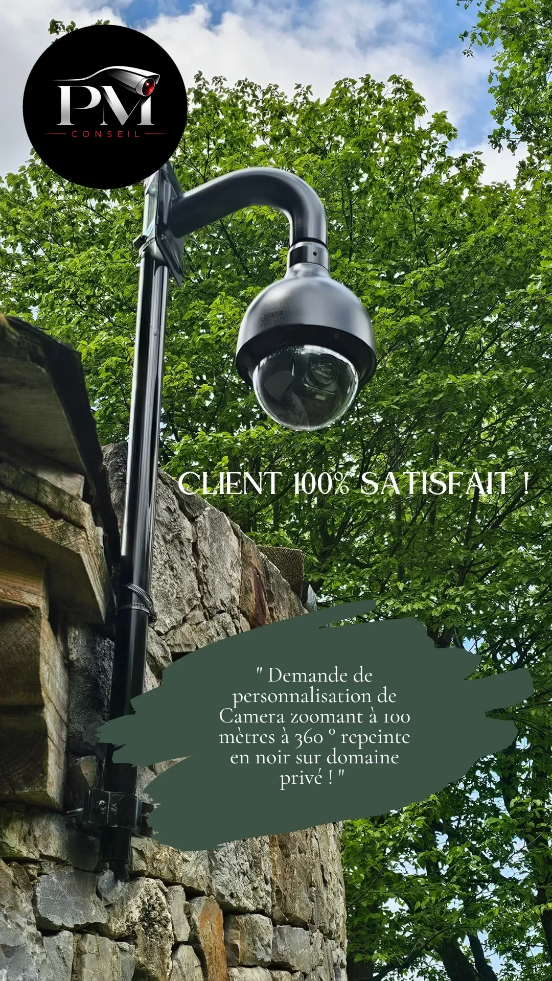 Caméra 360° repeinte en noir sur un domaine privé