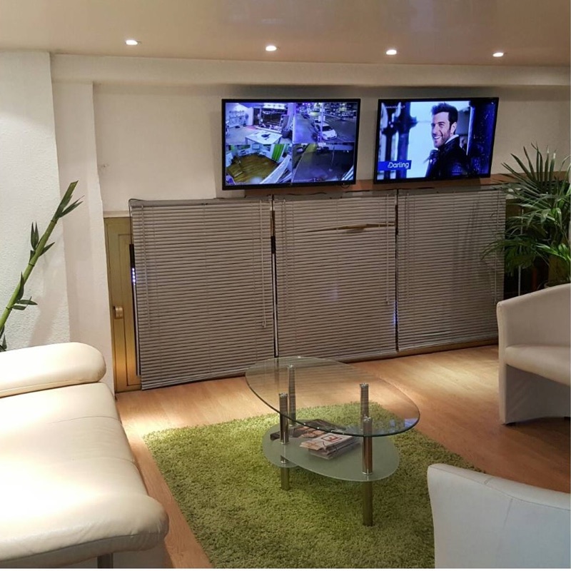 Espace d'accueil, écran de contrôle vidéo